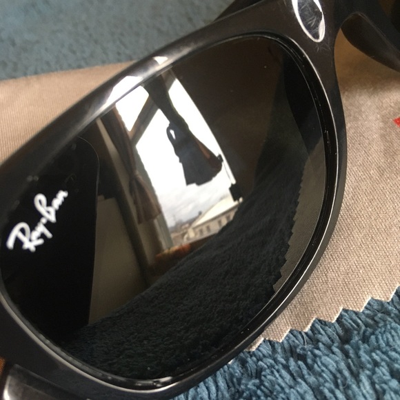 Ray Ban New Wayfarer Classic Sunglasses - Picture 14 of 16